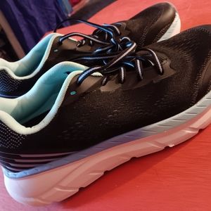 Avia women's athletic 👟 shoes size 9